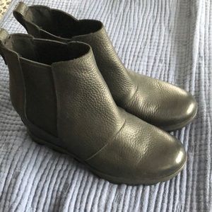 Sorel black leather boot size 9 1/2